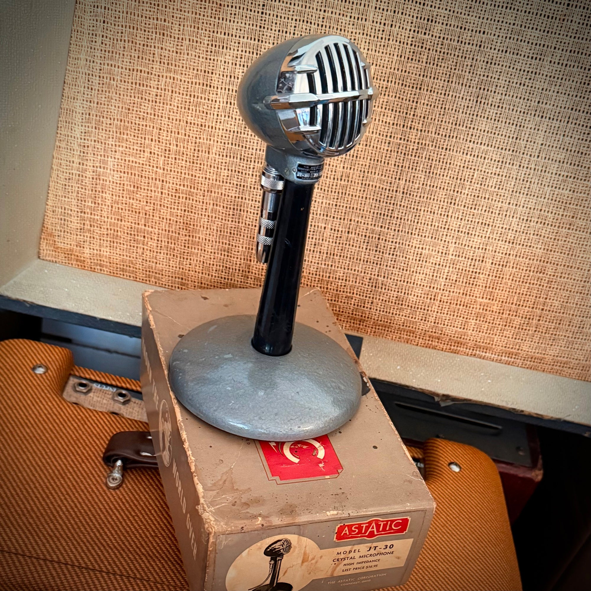 vm1735 - Astatic JT-30 in box, Brush Crystal