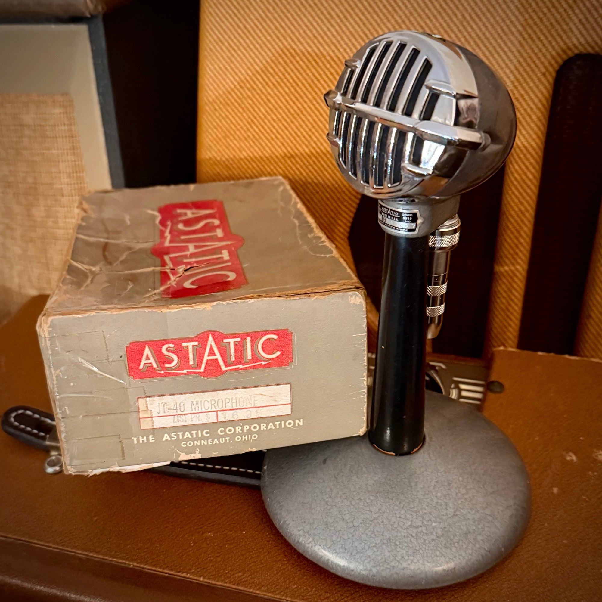 vm1770 - Astatic JT-40 in box, 101 Crystal