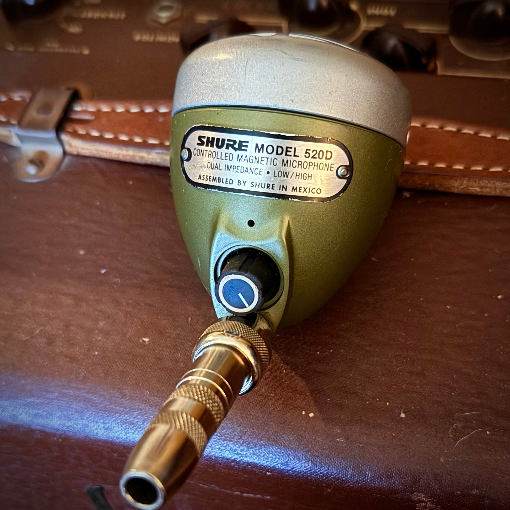 vm1798 - Shure 520D, with Volume Control