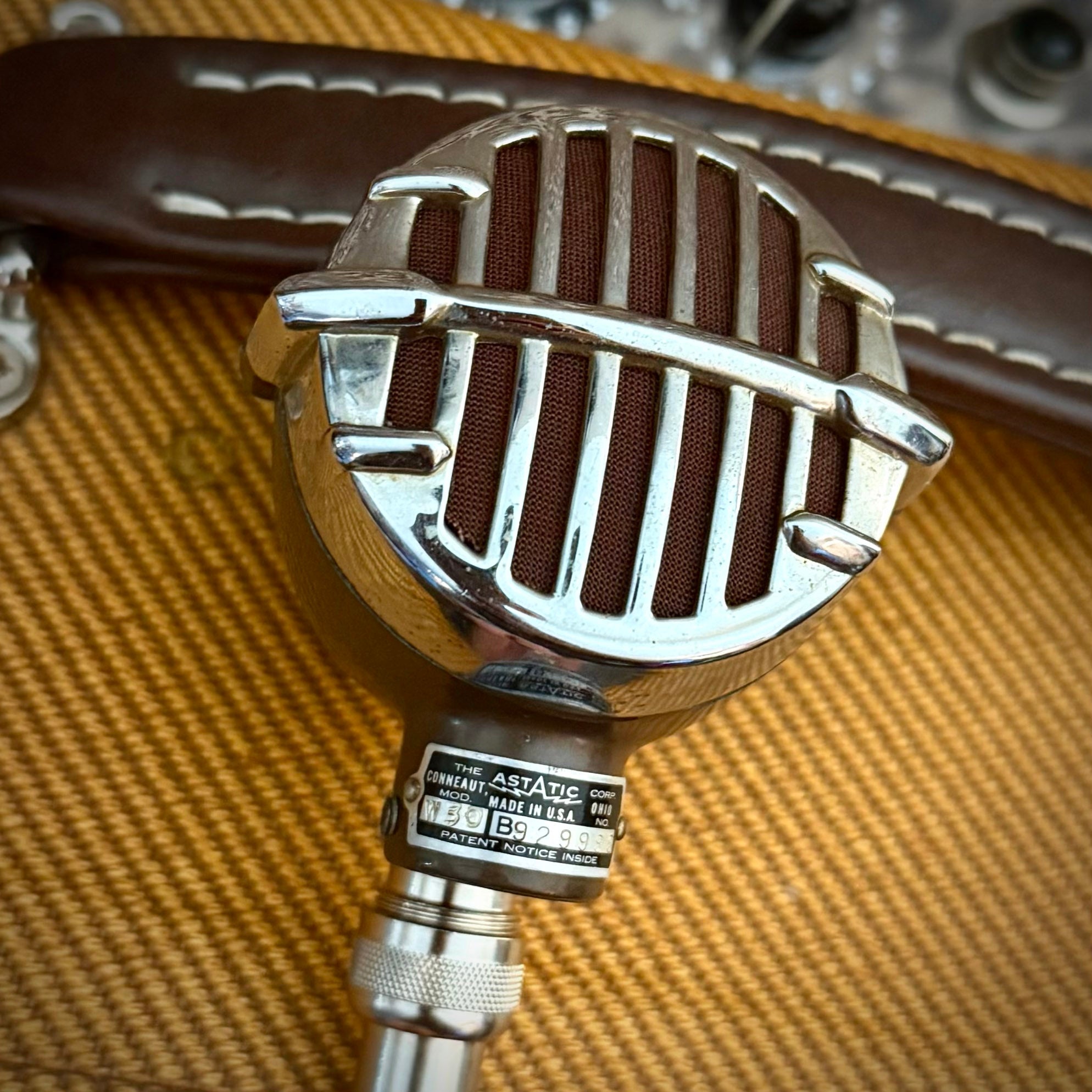 vm1805 - Astatic W-30, Shure 99A CM